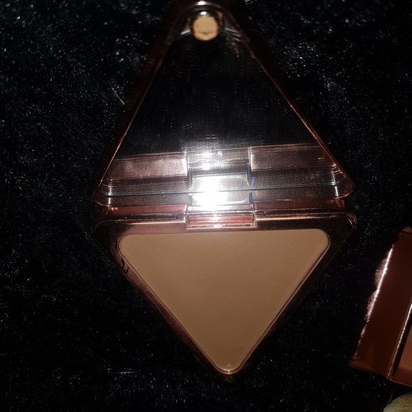 Lys Bronzer and Benefit Georgia Peach Highlighter - Picture 4 of 4
